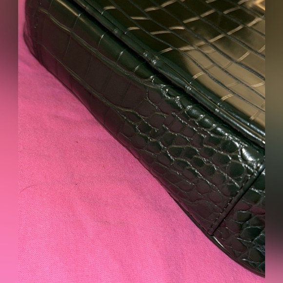 Victoria Secret Emerald Croc Crossbody W/gold Chain Straps #New - Picture 3 of 10